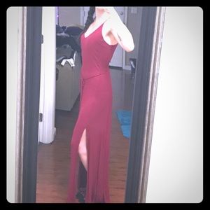 🌻 Juniors Long burgundy split backless dress